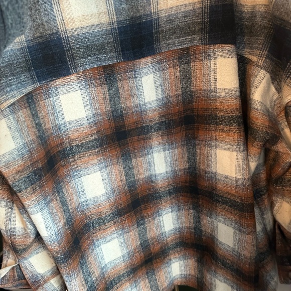 Plaid Button-Up Shacket oversized - Picture 5 of 5